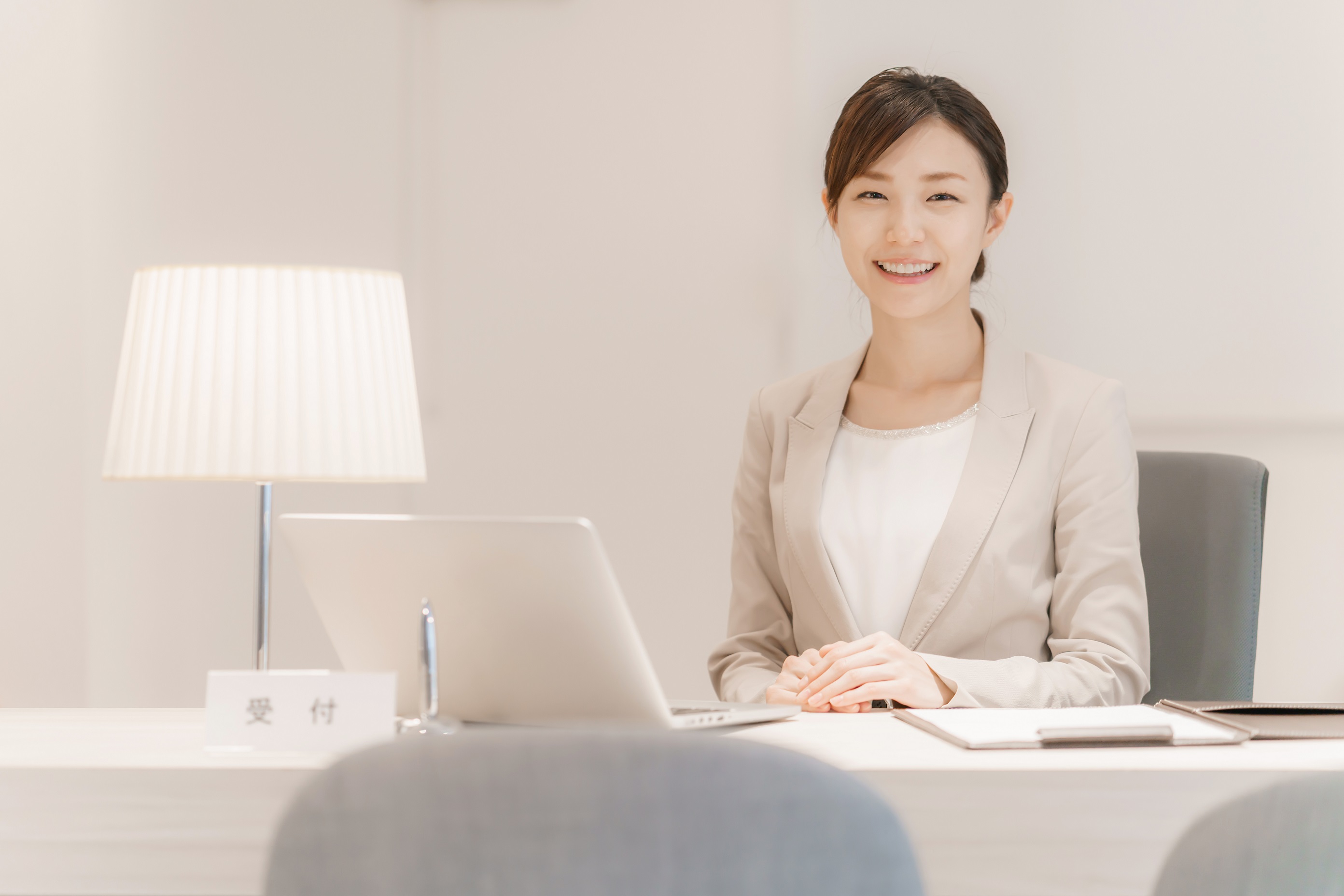 企業受付」は“会社の顔”｜派遣なら【ヒューマントラスト】